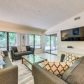 4 Mi to Siesta Beach: Condo w/ Community Perks!