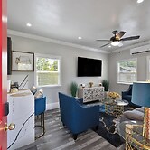 Walk to UC Davis Medical Center! Duplex w/ Patio