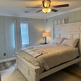 Friendly Home Near Downtown UL - Fenced Yard