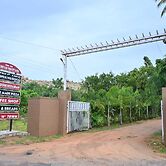 Whispering Rocks Jungle Resort