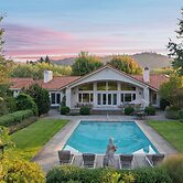 Vineyard Estate w/ Pool, Spa & Bocce Ball + Mins to Wineries & Park La