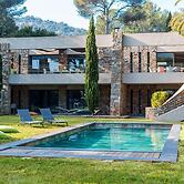 Elegant Villa Overlooking Gaou Bay
