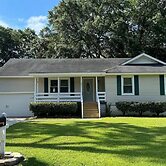 Modern Home Near Beach & City Dog Friendly