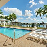 4 Mi to Englewood Beach: Boating & Fishing Escape