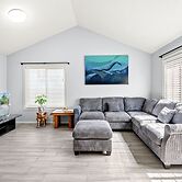 Near ONT Ontario Oasis Designer Home w Garden Park