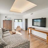 7 Mi to Dtwn & Lake Erie: Sleek Cleveland Apt!