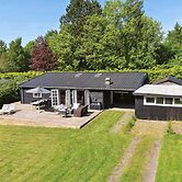 5 Star Holiday Home in Dronningmolle
