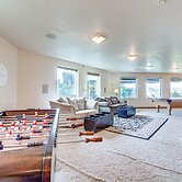 Groups Welcome! Ocean-view Escape in Gold Beach