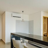 Apts in a Building With Pool and Gym - GRL