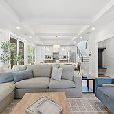 New! Modern Luxurious Woodland Retreat 5 Bedroom Home