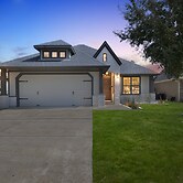 Relaxing College Station Retreat With Hot Tub 3 Bedroom Home