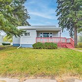 Walk to Restaurant & Bar: Home w/ Deck in Gary