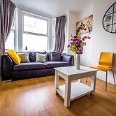 Ensuite4 Woodhouse private bath 2kitchen