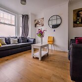 Ensuite5 Woodhouse private bath 2kitchen