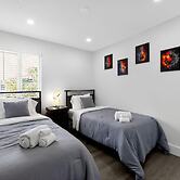 3-BDR Guitar House, Walk to Casino, located close to EVERYTHING