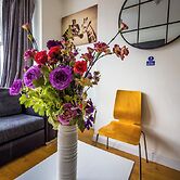 Ensuite6 Woodhouse private bath 2kitchen