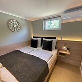 Five Studios - Premium Rooms