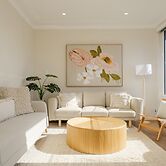 Idyllic 4-bed Home With Alfresco Area Near Beach