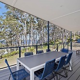 3-bed Coastal Getaway With Direct Beach Access