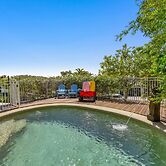 Spacious 4-bed Family Retreat With Pool