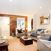 Spacious 3-bed Family House With Courtyard