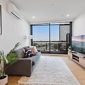 Contemporary 2-bed Haven With Swimming Pool