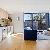Cosy 1-bed With Private Balcony By Showgrounds