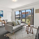 Cosy 1-bed Balcony Unit in Quiet Street by Shops