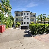 2-bed Escape With Pool, Steps From Torquay Beach