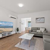 Elegant 3-bed Home From Sunny Glenelg Beach
