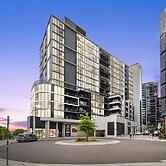 Sleek 2-bed Apartment With Rooftop Garden Access