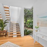 Luxurious 5-bed Home by Avoca Beach