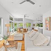 Luxurious 5-bed Home by Avoca Beach