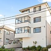 Pristine 2-bed With Expansive Beach Views