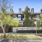 Spacious 2-bed Retreat With BBQ & Courtyard
