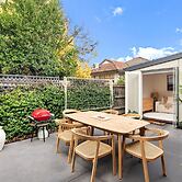 Wellness Escape: 1-bed Home + Studio & Sauna