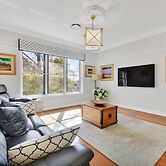 Expansive Toowoomba Retreat With Garden BBQ