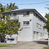 Charming 3-bed Apartment Near Local Shops