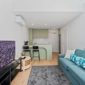 Comfortable 1-bed Retreat With Courtyard & Parking