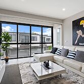 Modern 3-bedroom Townhouse in Quiet Greenway