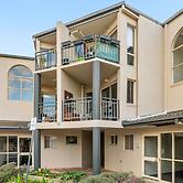 Stylish 1-bed Stay With Balcony & Study