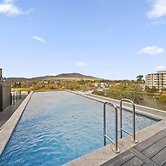 Sleek Inner-city 2-bed With Swimming Pool & BBQ