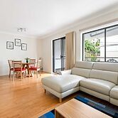 Lovely 2-bed With Balcony