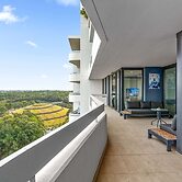 Luxe 2-bed: Modern Interiors, Balcony & BBQ Area