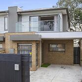 Spacious Corio Townhouse Near Ferry & Waterfront