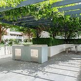 Bright 2-bed Flat Near City Amenities