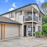 Homely 3-bed Townhouse With Pool & Gym Access