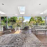 Elegant 3-bed Home With Games Room