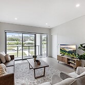 First Floor 3-bed Stunning Unit by The Ocean
