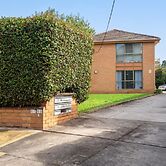 Comfy One-bedroom Unit Between City and Airport